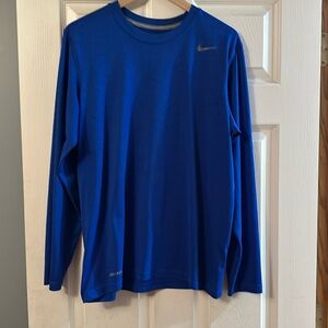 Men’s Nike long sleeve dry fit size M
